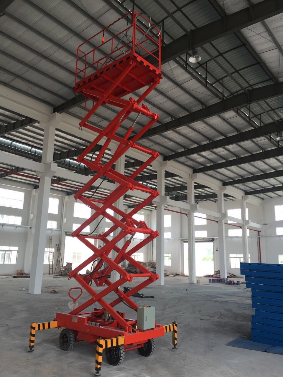 高空作业平台租赁，升降机出租，升降平台租赁