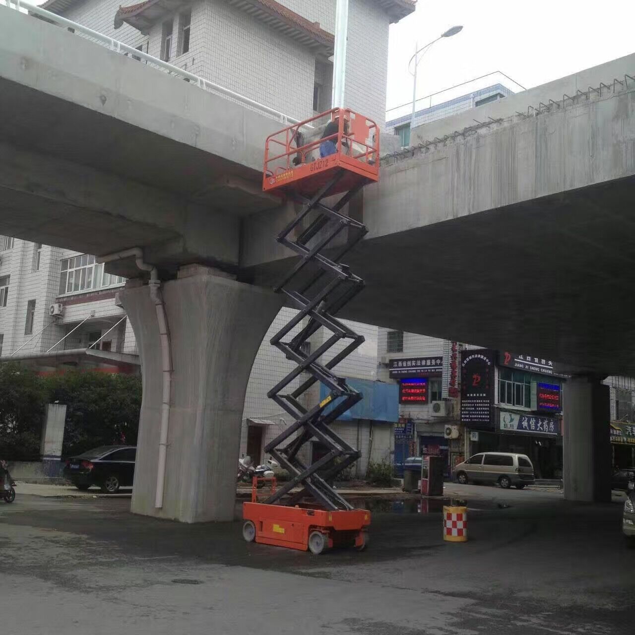 高空作业平台租赁，升降机出租，升降平台租赁